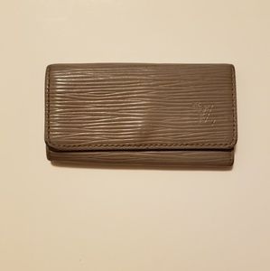 Authentic  Louis Vuitton   Epi Keycase Lilac Gray